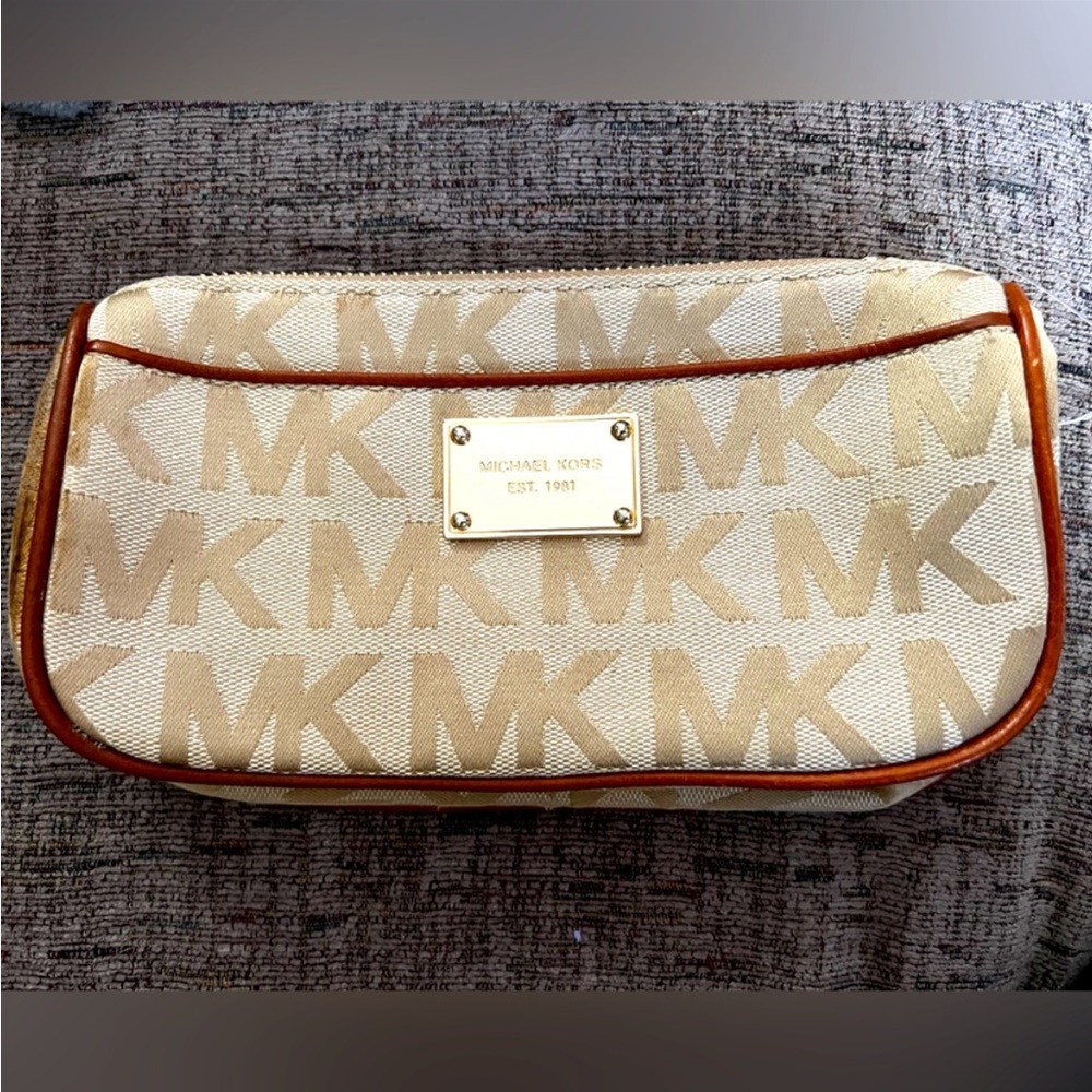 NWOT MK makeup or toiletry bag. See listing for measurements and details.